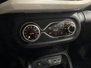 Renault Twingo Z.E. R80 Intens Automaat | 1e eigenaar | Apple CarPlay/Android Auto | Climate Control | Lichtmetalen Velgen | Cruise Control | Licht & Regen Sensor | Half Leder | Privacy Glass | Elektrische Ramen & Spiegels |