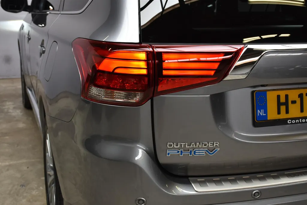 Mitsubishi Outlander 2.4 DOHC MIVEC PHEV 240pk 4WD Aut Intense Trekhaak