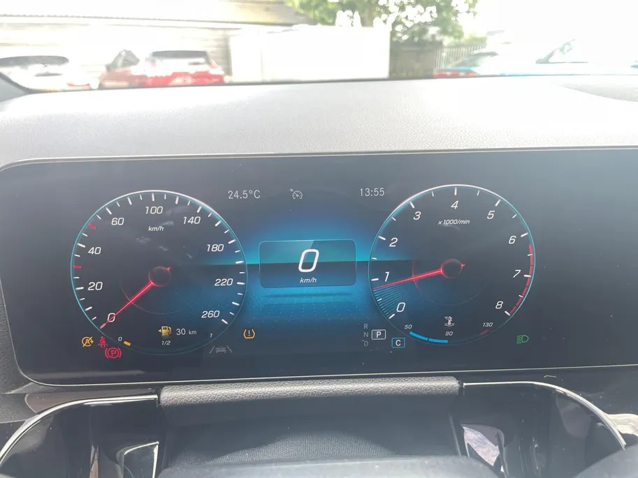Mercedes-Benz GLA 180 Business Solution AMG *Automaat*Navi+Camera*Trekhaak*Stoelverwarming*Elekt. Achterklep.*1ste Eigenaar!