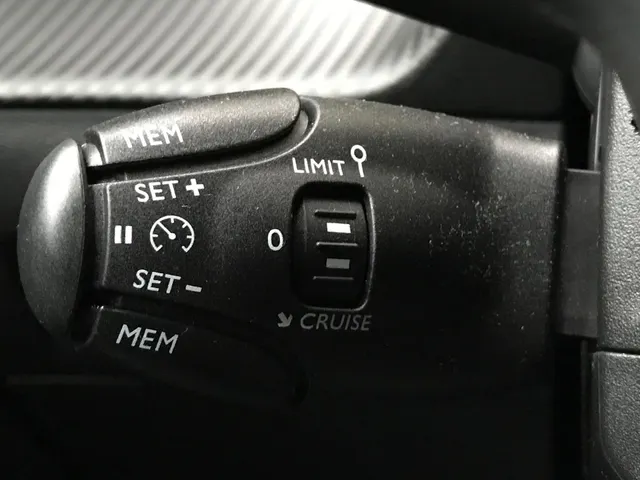Peugeot 2008 1.2 PureTech Style | Camera | Navigatie