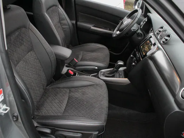Suzuki Vitara 1.5 Hybrid Style Automaat | Navi | Adap. Cruise | Schuifdak | Camera | Lm-Velgen