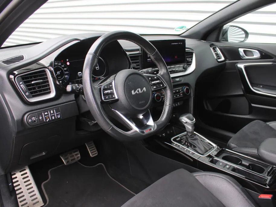 Kia ProCeed 1.5 T-GDi GT-Line | Trekhaak | Schuifdak | Stuur-/stoelverwarming | Camera | Dodehoek detectie | Telefoonlader | Cruise adapt. | 17' LM | LED |