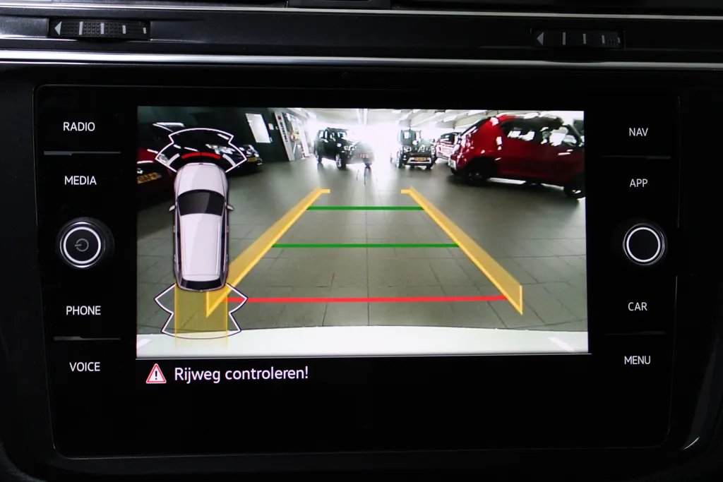 Volkswagen Tiguan Allspace 1.5 TSI DSG-7 R-Line Business 7p. 7-persoons / Stoel + Stuurverwarming / Camera / Elektr. klep /