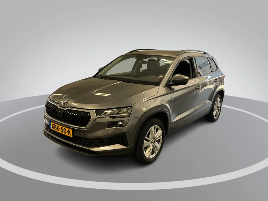 Škoda Karoq 1.5 TSI ACT 150pk DSG Business Edition · Camera · Inklap. Trekhaak · Keyless · Stuur- & Stoelverwarming · Apple/Android Car Play · ACC · Garantie t/m 02-07-2028 of 100.000km