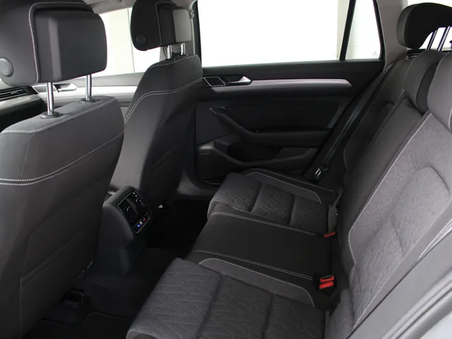 Volkswagen Passat Variant 1.5 TSI Business Navigatie | IQ-Light | 360 Camera | Lichtmetalen Velgen
