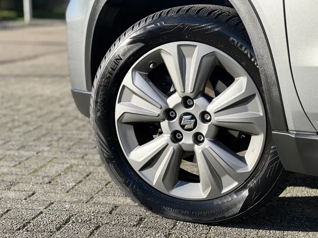 Suzuki Vitara 1.5 Hybrid Select Automaat | Trekhaak | All Season Banden | Lage Kilometerstand | Apple Carplay & Android Auto