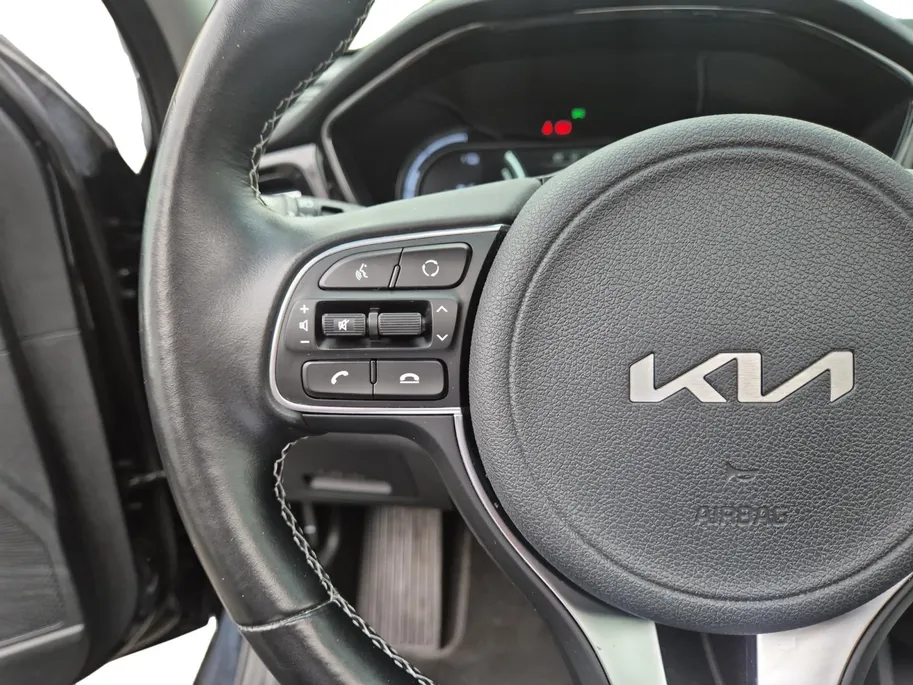Kia e-Niro DynamicPlusLine 64 kWh | Airco | Navi | Camera | Privacy Glass | Trekhaak | Stoelverwarming | Stuurverwarming