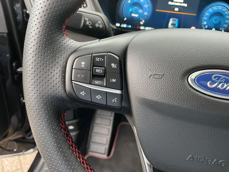 Ford Kuga 2.5 PHEV ST-Line | Wegklapbare trekhaak | panoramadak met schuif- en kantelfunctie | Driver Assistance Pack | draadloos Apple CarPlay en Android Auto |