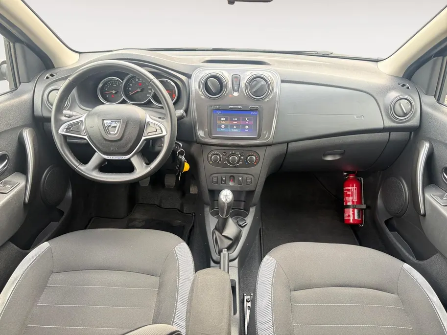 Dacia Sandero 0.9 TCe Tech Road | Trekhaak | Navigatie | Parkeersensoren | Bluetooth | All Season banden | 12 maanden garantie! |