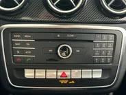 Mercedes-Benz GLA 200 Premium Automaat | Navigatie | Elektrische Achterklep | Lederen Bekleding