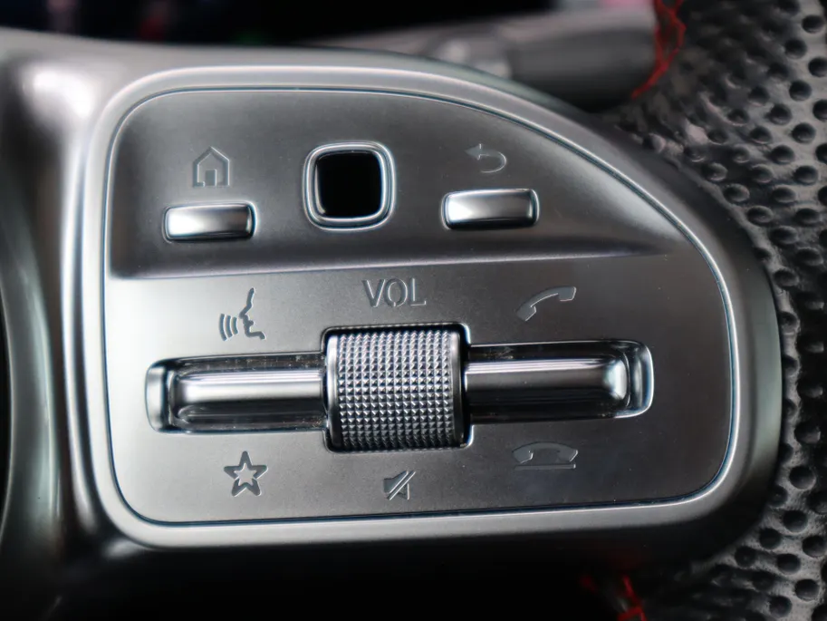 Mercedes-Benz GLB 200 Premium Plus l Trekhaak l Panoramadak l Carplay