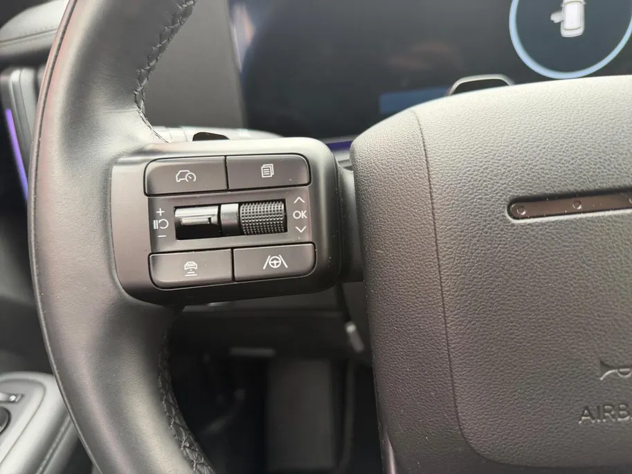 Hyundai Santa Fe 1.6 T-GDI PHEV Black Line 4WD 7-zitter 251PK | 62km WLTP elektrisch | Navigatie | Apple Carplay & Android Auto | Adaptive cruise control | Climate control | 360 camera | Stoelventilatie & verwarming | Stuurverwarming |