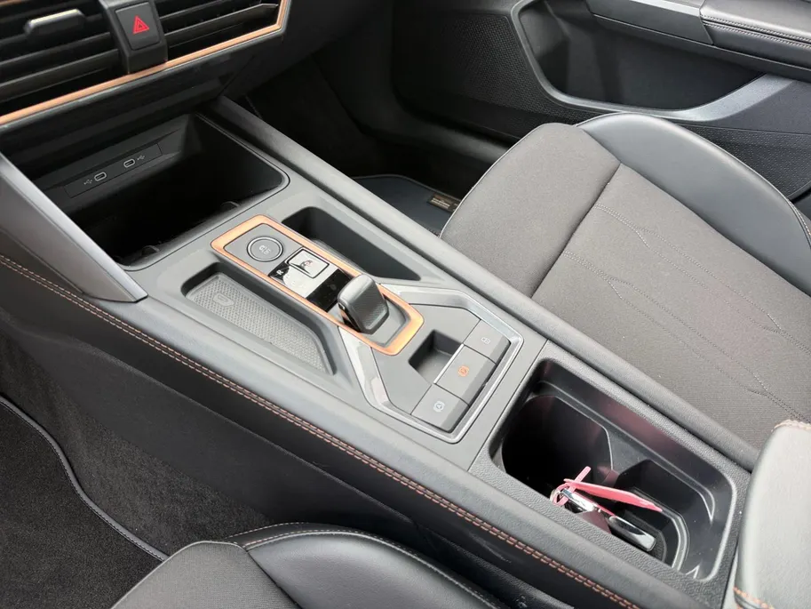CUPRA Leon 1.5 TSI e-Hybrid DSG-autom. Business elektr. WLTP tot 130km | Camera | Stoel/Stuurverwarming | Adaptief Cruise Control | Dodehoek Detectie | Climate Control | DAB | Navigatie | Full Led | Keyless