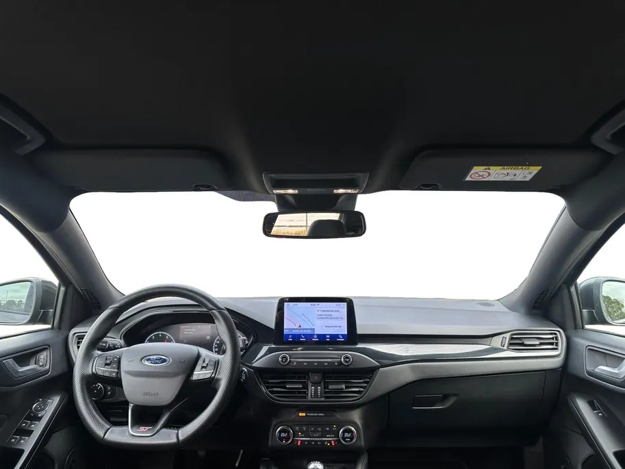 Ford Focus 2.3 EcoBoost ST-3 | 280 PK | Launch control | Recaro stoelen | 19' inch lichtmetalen velgen | Apple carplay & Android auto | Parkeersensor voor en achter | Achteruitrijcamera | Bang & Olufsen audio | Winter pack | Cruise control | Bovag garantie |
