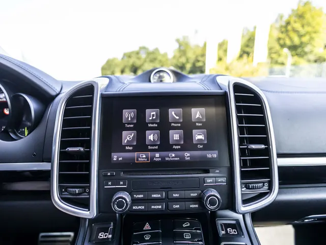 Porsche Cayenne 3.0 S E-Hybrid Platinum Edition NL Auto!