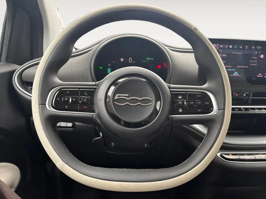 Fiat 500 La Prima 42 kWh | Adapt. Cruise Control | Apple Carplay/Android Auto | Climate Control | Achteruitrijcamera | Parkeersensoren rondom | 12 maanden garantie!