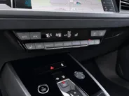 Audi Q4 e-tron 40 Advanced edition 204pk 77 kWh · Leder · Trekhaak · Camera + Parkeersensoren · Apple/Android Car Play · Stoelverwarming ·