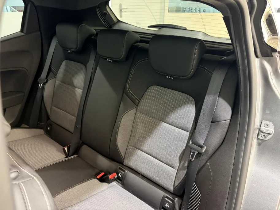Renault Clio 145PK E-Tech Full Hybrid Techno Automaat | 9,3' Navi | Apple CarPlay/Android Auto | Climate Control | Cruise Control | Full LED | Camera | Parkeersensoren | Digital Cockpit | Licht & Regen Sensor |
