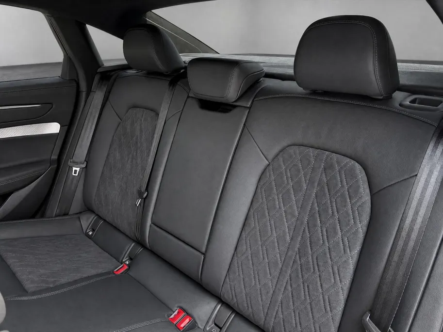 Audi A6 Limousine e-hybrid quattro S Edition 299 PK · Tech pro · Luchtvering · B&O Premium 3D · Glazen panoramadak