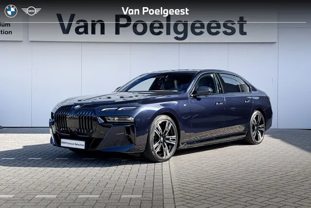 BMW i7