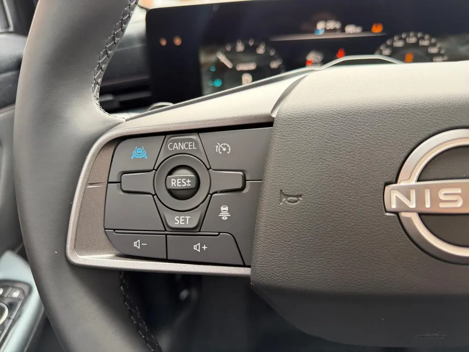 Nissan Leaf Evolve 52 kWh | NISSAN MORE 10 JAAR GARANTIE | 451 KM WLTP | 2500 EURO INRUILPREMIE | SNEL RIJDEN | BOSE | RONDOM CAMERA | CARPLAY |