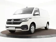 Volkswagen Bedrijfswagens Transporter 2.0 TDI 150pk DSG L1H1 28 · Apple/Android Car Play · Afneembare Trekhaak · Cruise Control · Airco · Navigatie · Parkeersensoren ·
