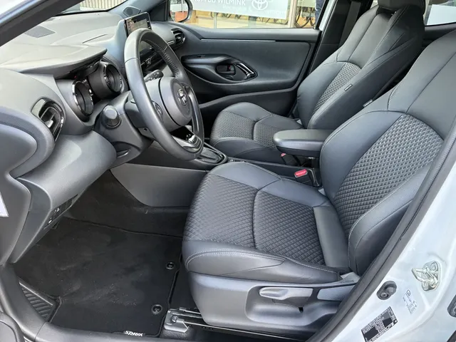 Toyota Yaris 1.5 Hybride Executive | Bi-Tone | Pdc (12367km)