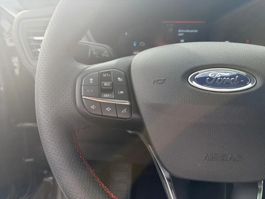 Ford Kuga 2.5 PHEV ST-Line | NL auto | Automaat | Panorama dak | Elektr. trekhaak | Winter pack | Adapt. Cruise control | BLIS | 360 graden camera | Draadloos opladen mobiel | Fabrieksgarantie tot 01-2028 |