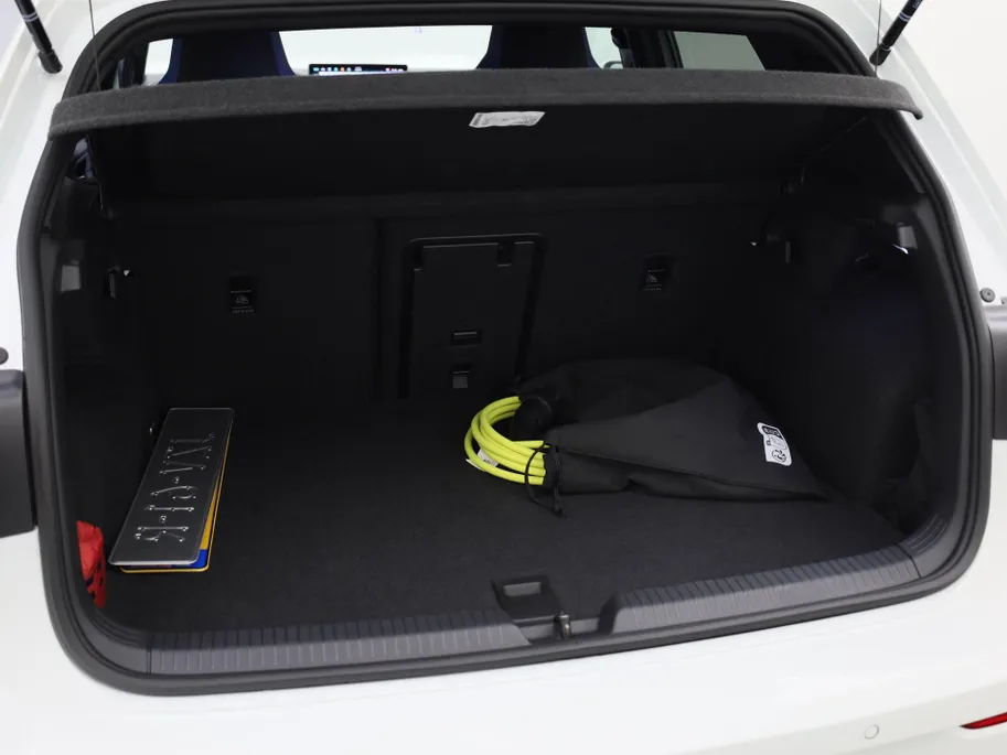 Volkswagen Golf GTE 1.5eHybrid 272PK GTE · Navigatie · Apple/Android Car Play · Camera + Parkeersensoren · Garantie t/m 18-03-2030 of 100000km