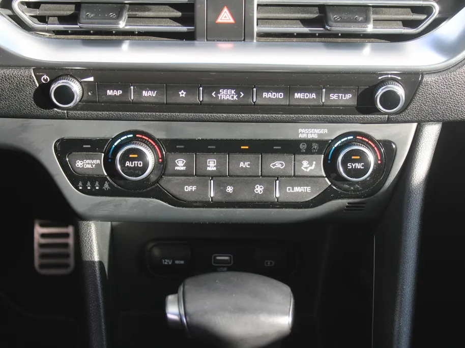 Kia Niro 1.6 GDi Hybrid DynamicPlusLine | Stuur-/stoelverwarming | Camera | Leer | Navi | Clima | Cruise adapt. | LED | Keyless | 16' LM |
