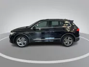Volkswagen Tiguan 1.4TSI eHybrid 245pk R-Line Business+ · Trekhaak · Navigatie · Apple/Android · Camera + Parkeersensoren · Garantie t/m 07-10-2026 of 100000km.