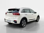 Kia e-Niro DynamicLine 64 kWh | Climate control | Navigatie | 17 inch LM-velgen | Keyless | AppleCarPlay-Android Auto | Parkeercamera | SOH 99.3% |