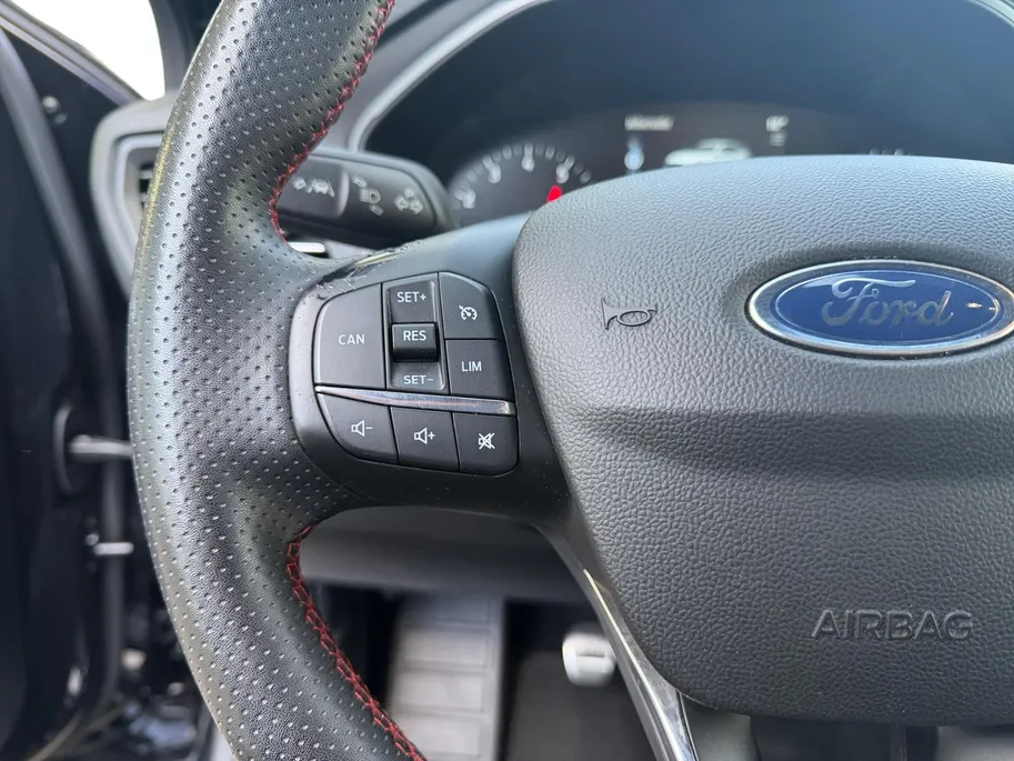 Ford Focus Wagon 1.0 EcoBoost Hybrid ST Line Style | Dealer onderhouden | NL auto | Winter pack | Trekhaak | Navigatie | Apple carplay & Android auto | Parkeersensoren voor en achter | Achteruitrijcamera | Cruise control | Draadloos opladen mobiel | Privacy glas | B