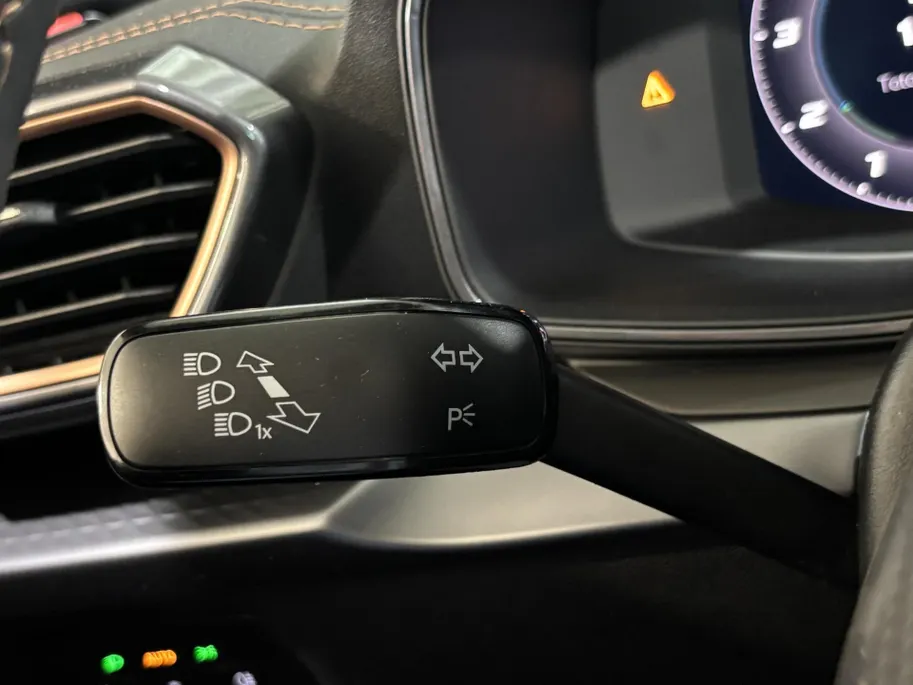 CUPRA Formentor 1.5 - 204PK TSI e-Hybrid Business Automaat | NIEUWE AUTO | Elektrisch Wegklapbare Trekhaak | Schuif/Kantel Dak | Digital Cockpit | Camera | Parkeersensoren | Stoelverwarming | Stuurwielverwarming | Apple CarPlay/Android Auto |