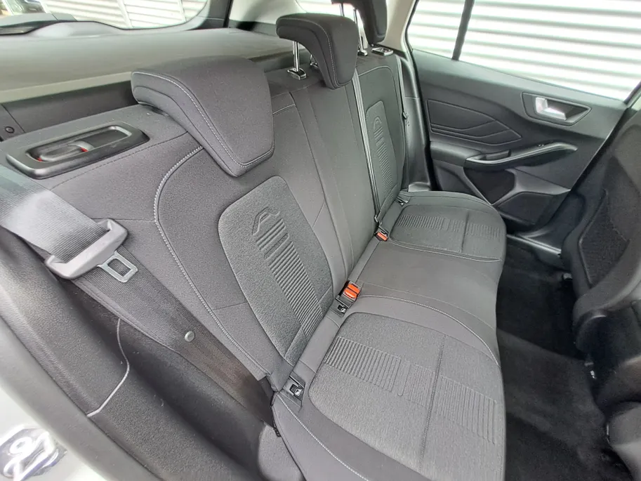Ford Focus Wagon 1.0 EcoBoost Active Business | Navi | PDC | Cruise | Trekhaak | ECC | Stoel, Stuur, Voorruit verwarming