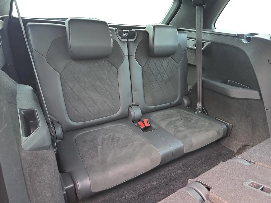 Škoda Kodiaq 1.5 TSI Sportline Business 7p. | Goed onderhouden! | Panoramadak | Trekhaak | Achteruitrijcamera | Elektr. Stoelen | 20'' velgen | 12 maanden garantie