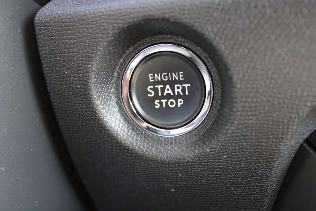Citroën ë-C4 Shine 50 kWh | Airco | Cruise | Navi | Keyless | Trekhaak | LM Velgen | Heads Up Display | Stoelverwarming |