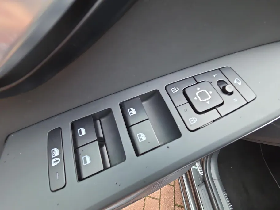 Kia Niro 1.6i Hybrid DynamicPlusLine Schuif-/kanteldak | Dodehoek Detectie | Stoelverwarming | Camera | Cruise Control Adaptief | Carplay | Head up Display | NAP