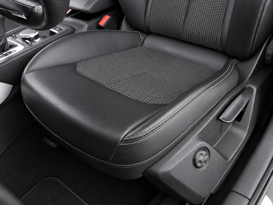 Audi Q2 35 TFSI 150pk S Edition · Camera · Matrix LED · Apple/Android Car Play · Adaptive Cruise Control · Stoelverwarming · Verkeersbord Detectie · Virtual Cockpit ·
