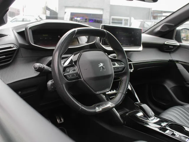 Peugeot 208 1.2 PureTech GT Pack Automaat | Adap. Cruise | Panodak | Vol Leder | Stoelverwarming | Camera