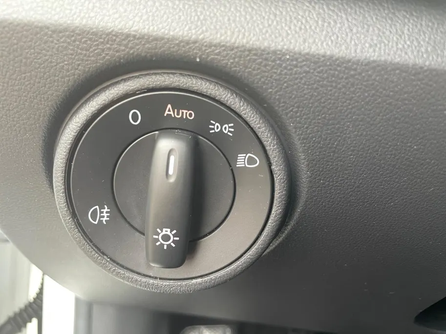 Volkswagen up! 1.0 65PK | Climate Control| Parkeersensoren| 4seizoen banden| Camera | Automatische verlichting|