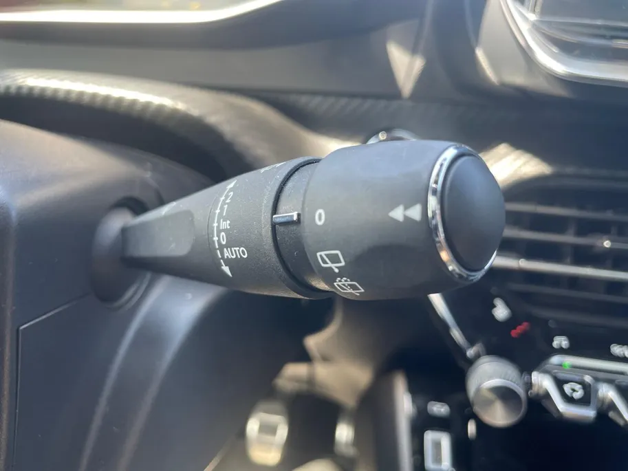 Peugeot 208 1.2 PureTech GT Pack *Navi+Camera*Parkeersensoren*Panoramadak*Stoelverwarming*Climate Control*Cruise Control*Leuke auto!