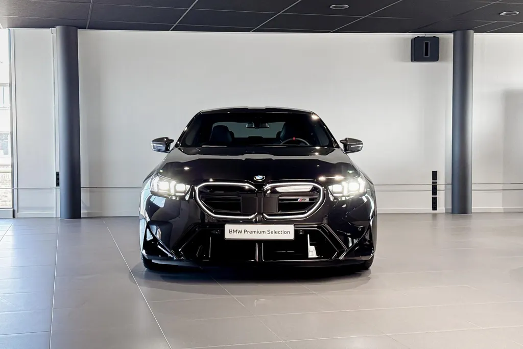 BMW M5 Sedan 