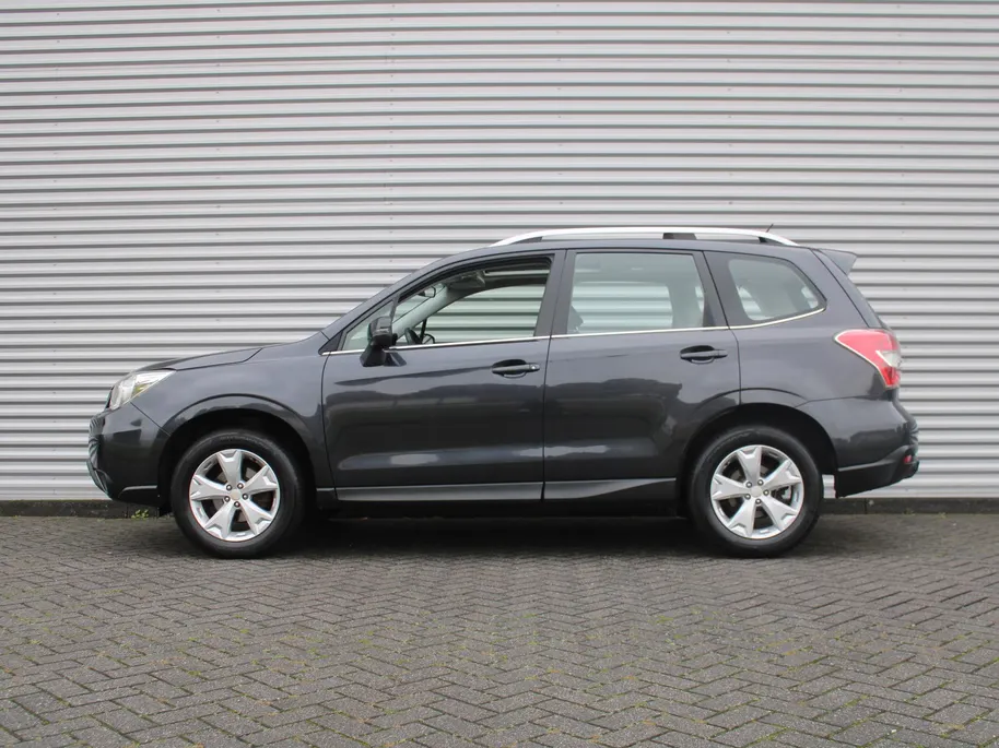 Subaru Forester 2.0 Luxury Plus | Trekhaak | Camera | Stoelverwarming | Schuifdak | 17' LM | Clima | Xenon | Parkeersensor v+a | All seasons |