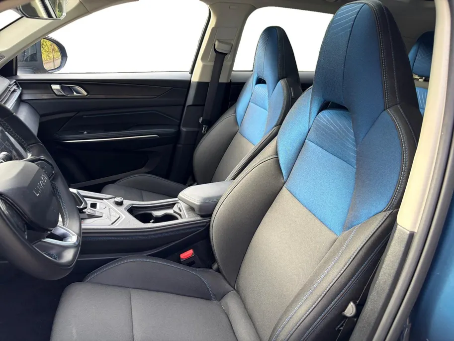 Lynk & Co 01 1.5 Apple Carplay/Android Auto , stoelverwarming , panoramadak , navigatiesysteem full map , camera 360 , elektrisch verstelb. bestuurdersstoel met geheugen , elektrisch bedienbare achterklep ,                                               lichtmetalen ve
