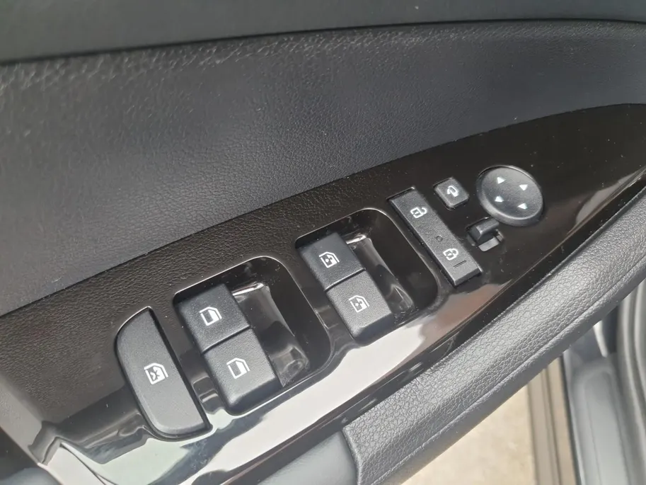 Kia Sportage 1.6T Hybrid DynamicLine | Navigatie | Camera | Parkeersensoren voor en achter | Apple Carplay / Android Auto |