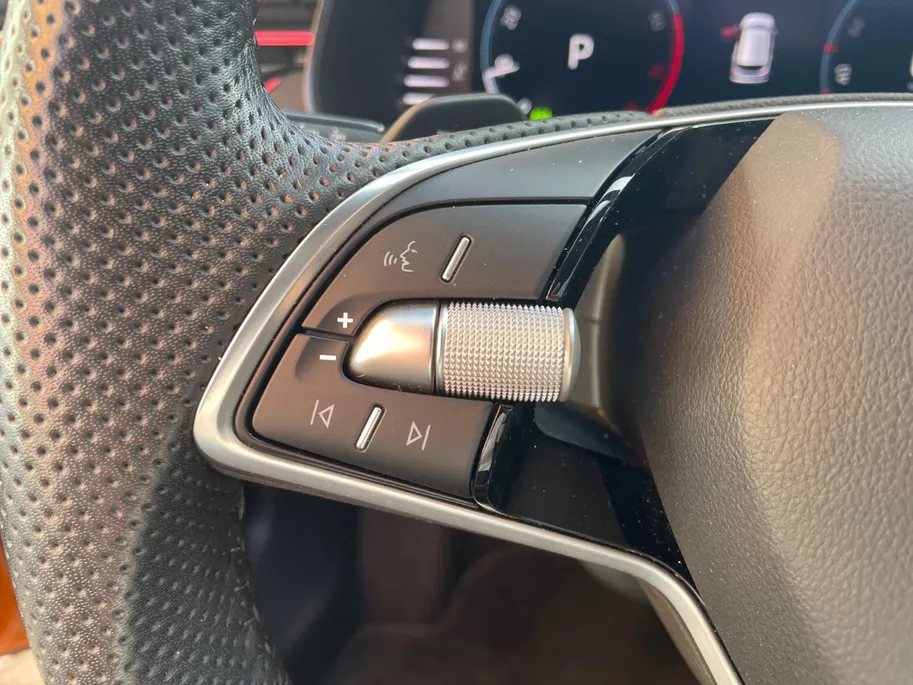 Škoda Kamiq 1.5 TSI Sport Business 150PK AUTOMAAT |Stoelverwarming| Climate control| Cruise Control| Parkeersensoren v+a| Achteruitrijcamera| Sportstoelen| Digitaal dashboard| Super strakke auto!