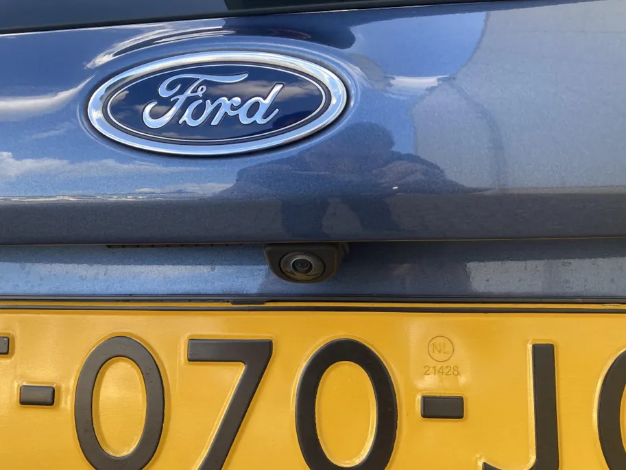 Ford Fiesta 1.0 EcoBoost Hybrid 125 pkTitanium Apple Carplay/Android Auto - Winter Pack - Achteruitrijcamera - Park Assist
