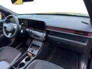 Hyundai Kona Electric N Line Sky 64.8 kWh | Navigatie| Schuif-kantel dak| Head up display| Stoelverwarming/koeling| 360 graden camera|