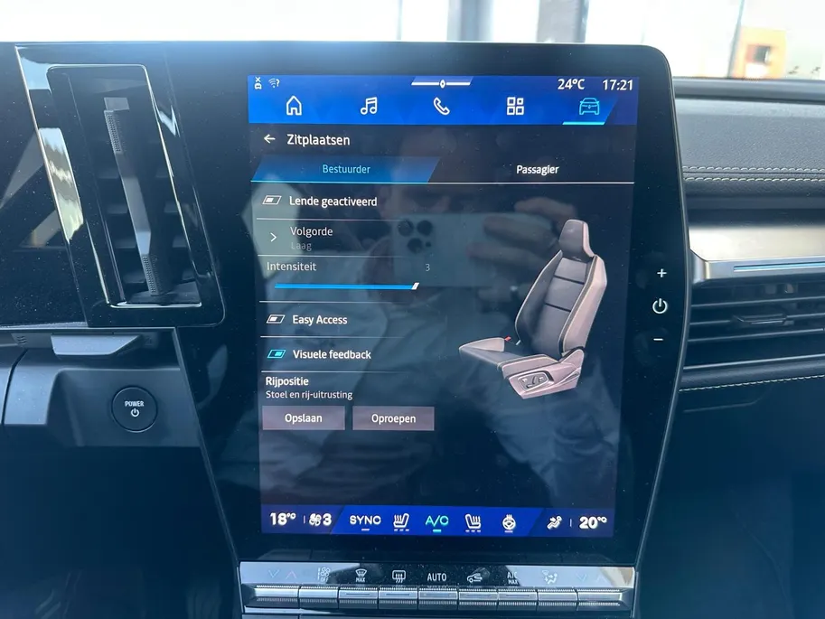 Renault Megane E-Tech comfort range iconic 60 kWh | Stuur & Stoelverwarming | Elektrische Stoelverstelling | Sfeerverlichting | Apple Carplay & Android Auto | Harman & Kardon Audio | Camera | Navigatie | Parkeersensoren | Rijdende Demo